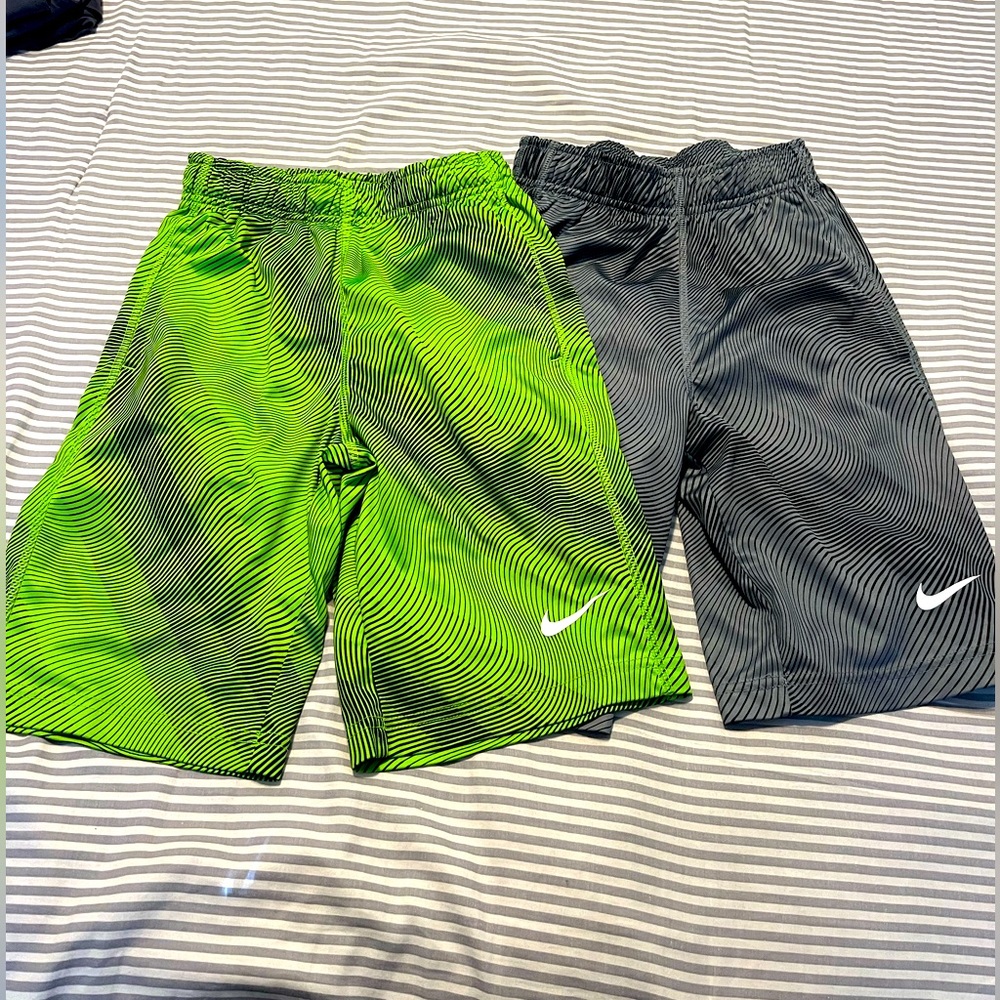 Basketball shorts size Small
